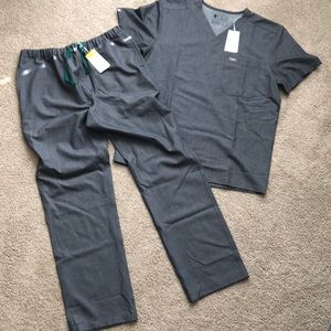 FIGS men’s gray scrubs